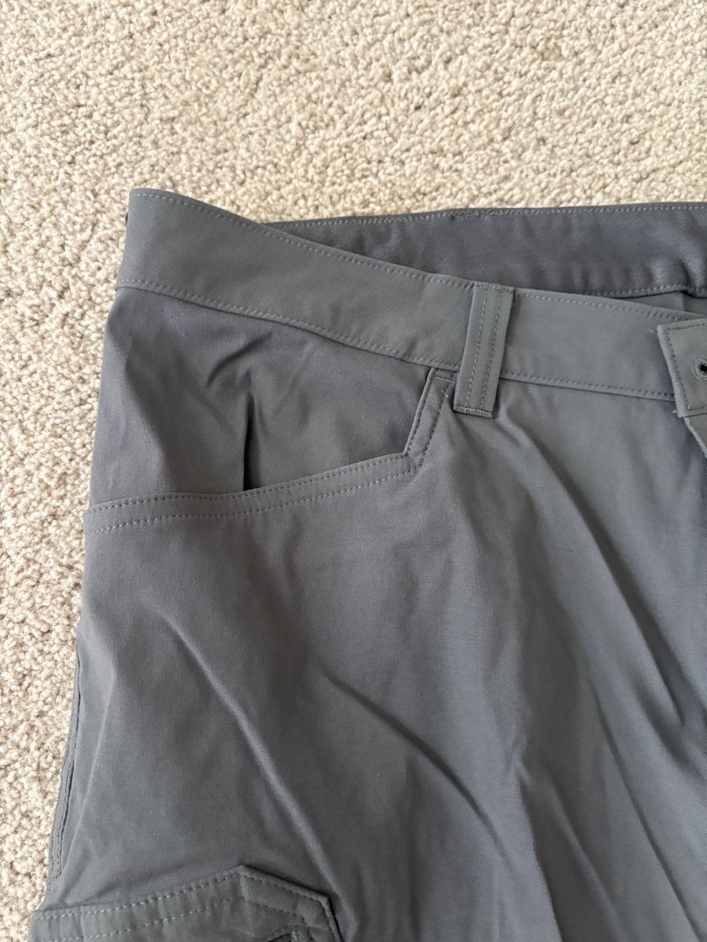 Columbia Men's Gray Cargo Shorts with Zip Pocket - Picture 3 of 8